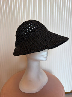 Cappello crochet con visiera