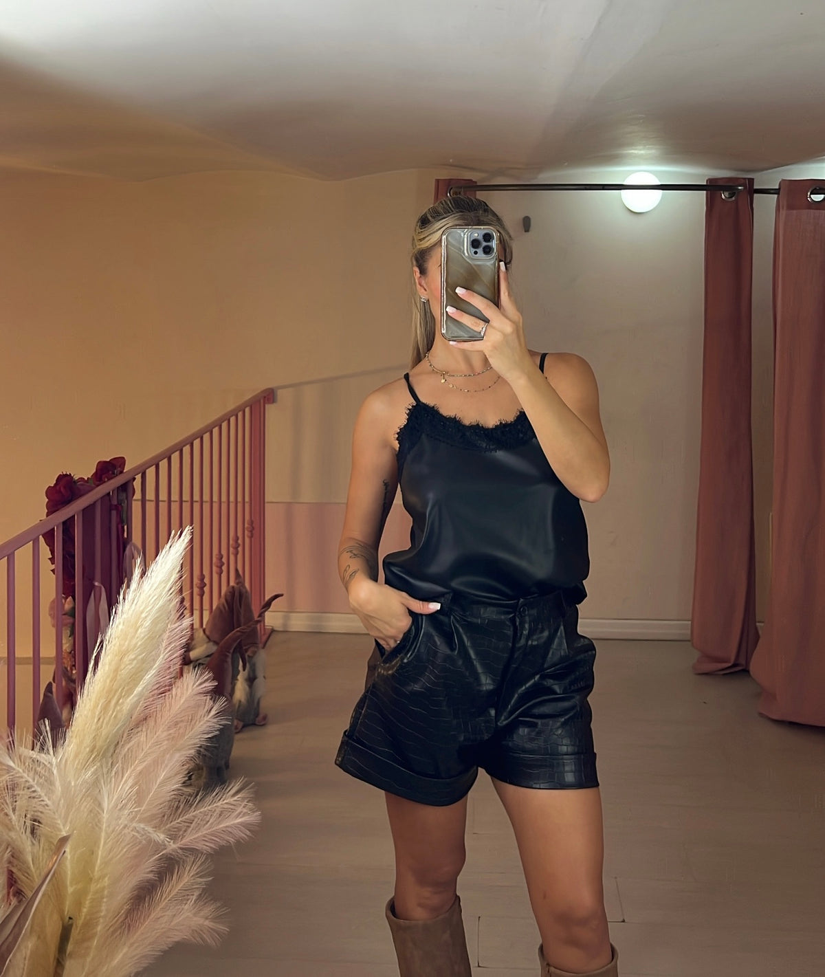 Top ecopelle con pizzo