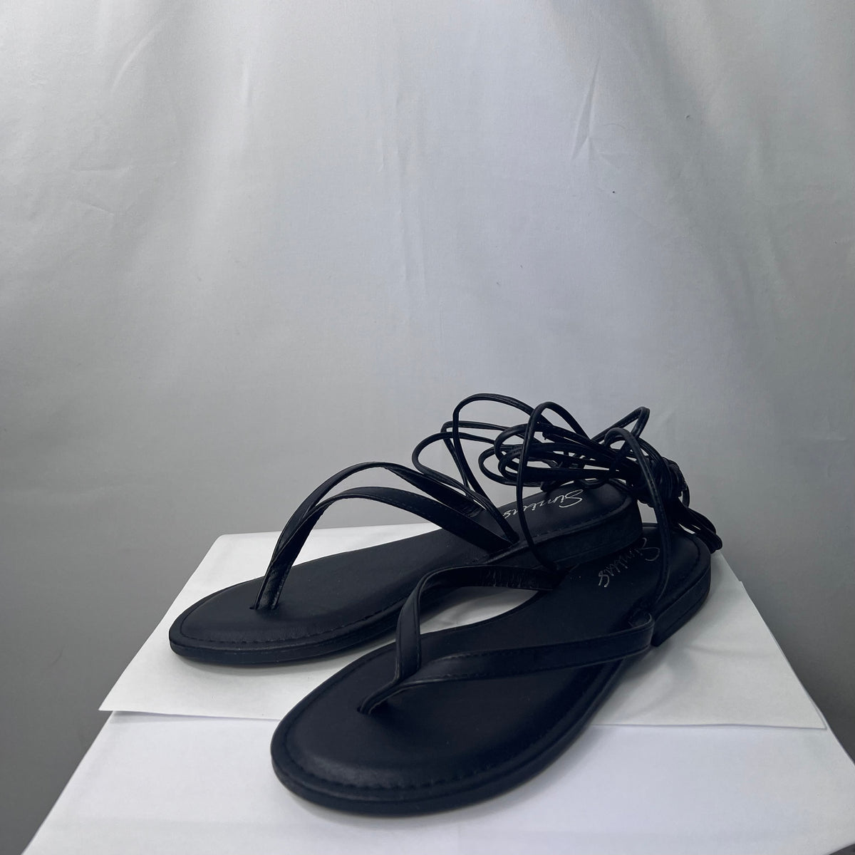 Sandalo nero infradito alla schiava