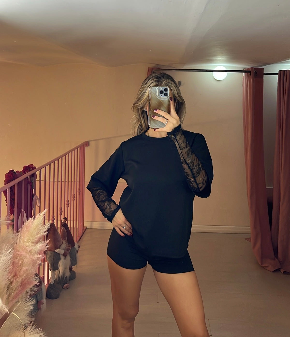 T-shirt con maniche in pizzo