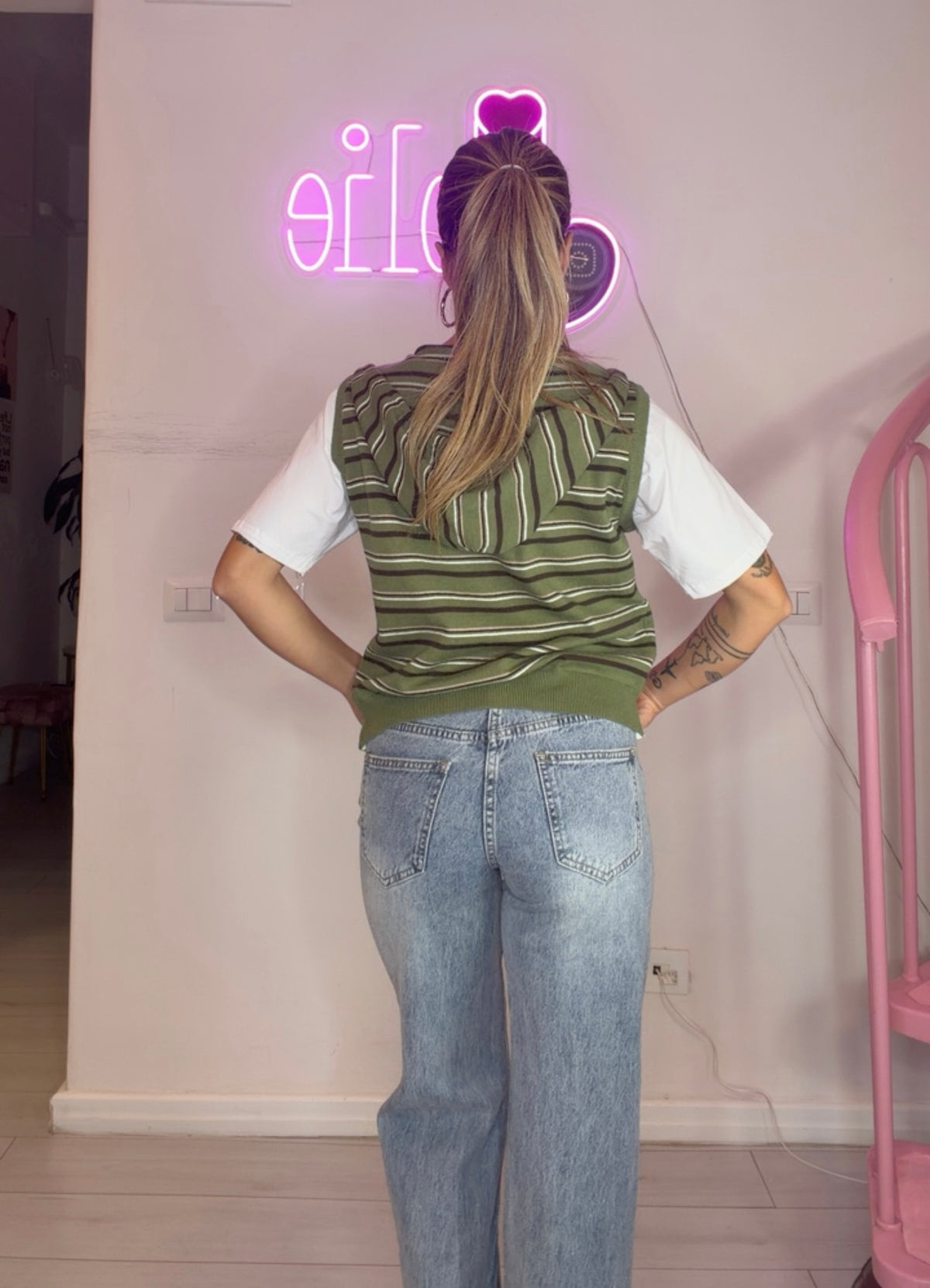 Gilet in maglia con t-shirt