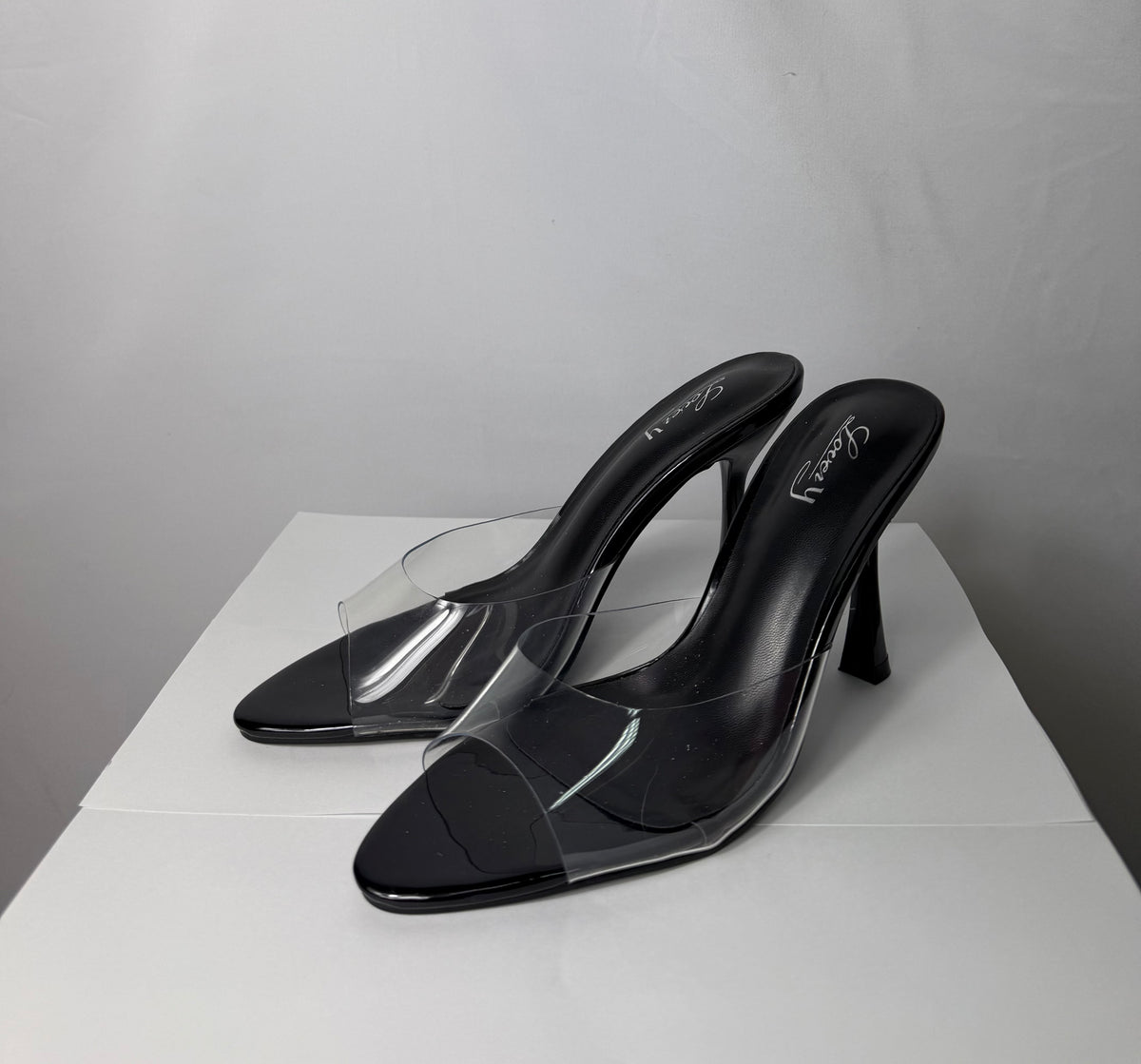 Tacco trasparente nero