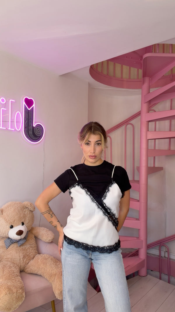 T-shirt con top in raso