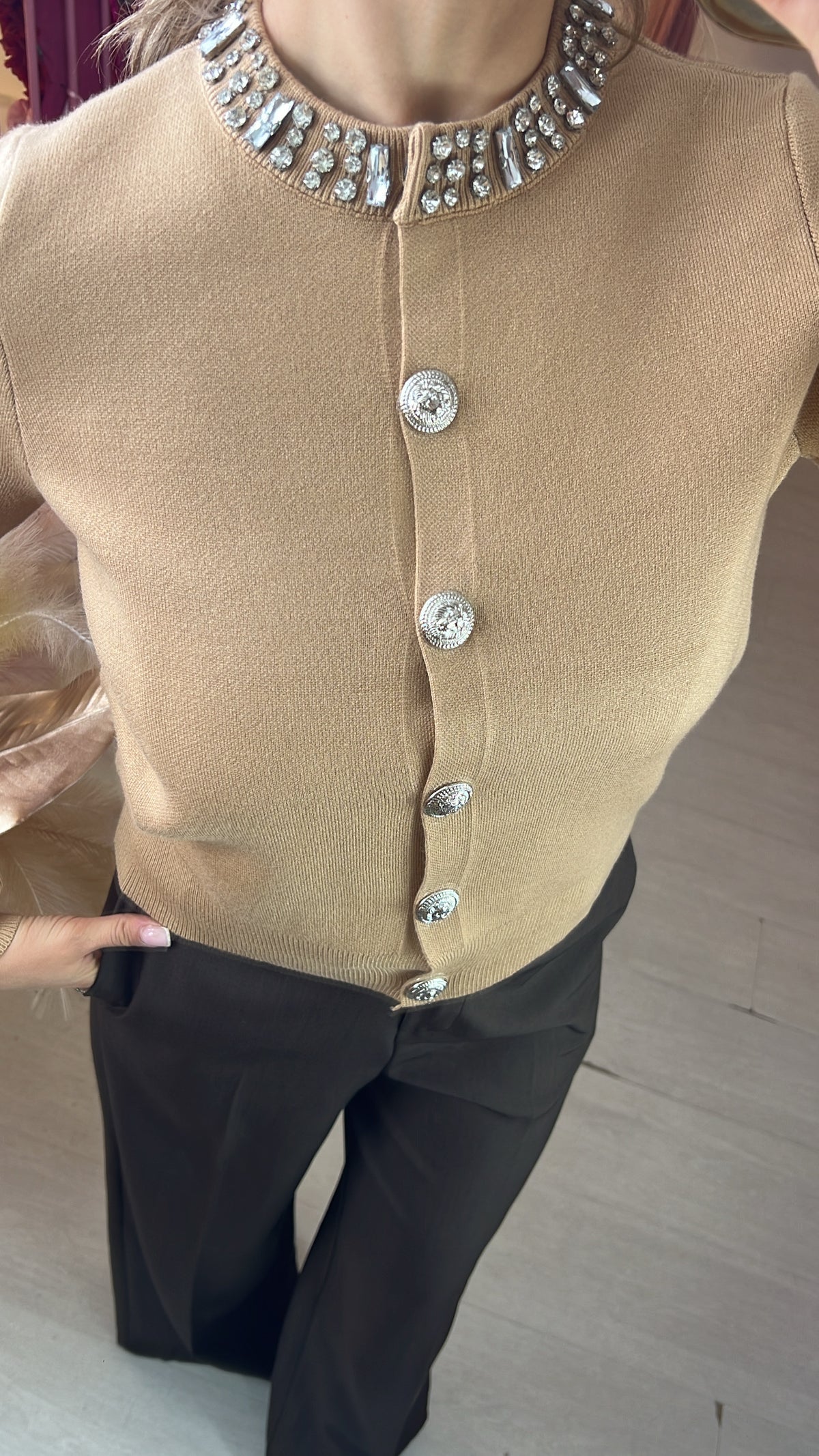 Maglia con bottoni gioiello