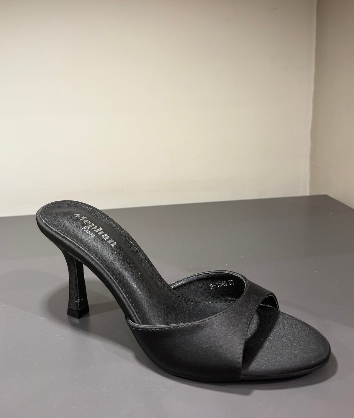 Mules nero in Raso