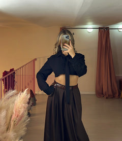 Camicetta cropped con cravatta
