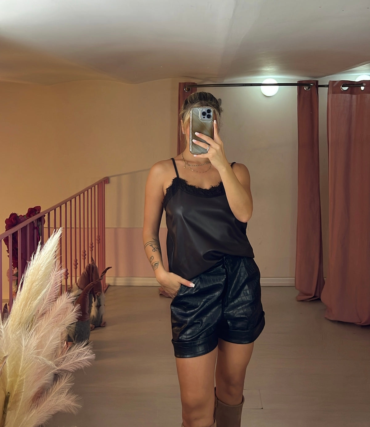 Top ecopelle con pizzo