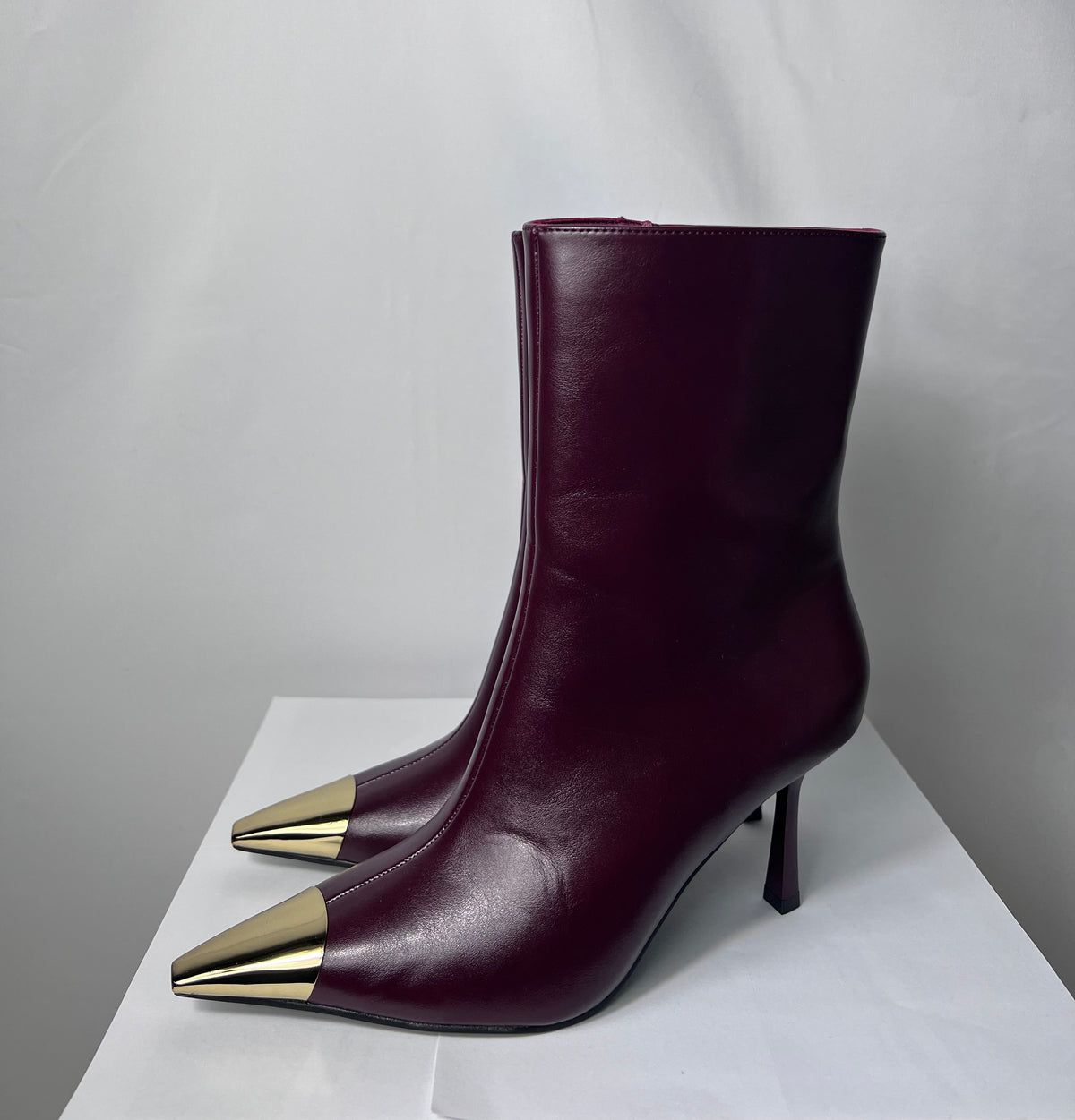 Stivaletto bordeaux punta oro