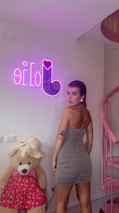 Abito scollo a U rigido