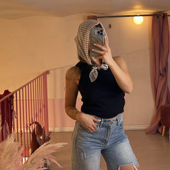 Top con dettaglio foulard