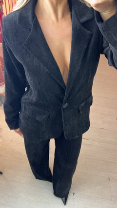 Tailleur nero in velluto