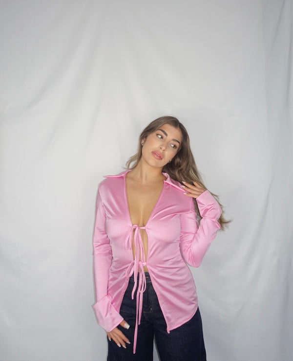 Camicia seta con scollo a V e lacci sul davanti