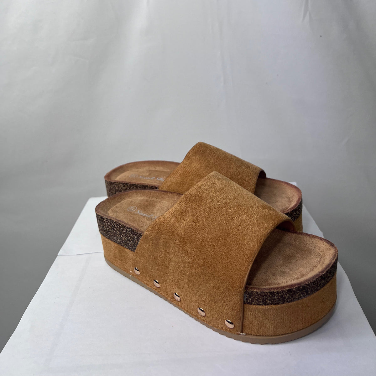 Ciabatta con zeppa camel